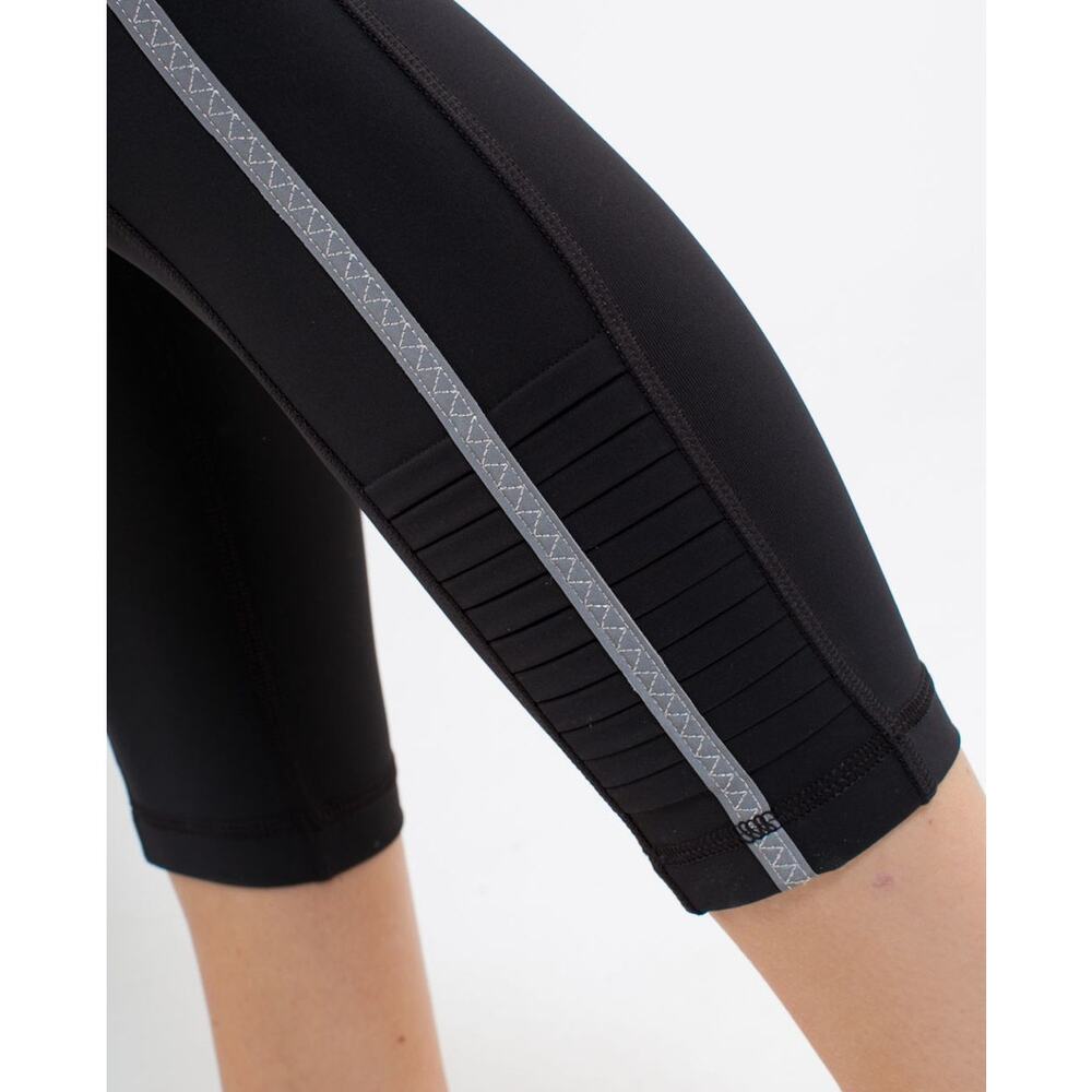 Lululemon Size 6 Run: Back On Track Crop Leggings 22" Black White Silver Pockets - Picture 2 of 7
